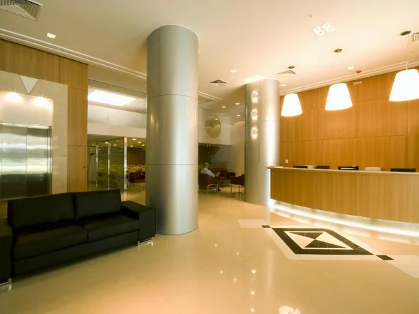 Lobby e recepção do Hotel Atlântico Business